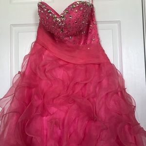 USED 🔥 Prom Dress with sequins and bead design.